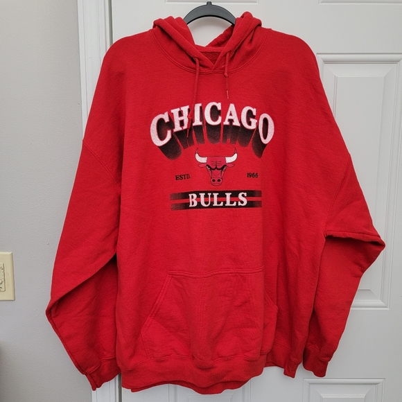 NBA Other - NBA Chicago Bulls Red Pullover Hoodie Kangaroo Pocket Sports Logo Mens Size 2XL